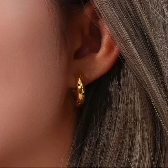 New 18K Gold Shining Star Shape Hoop Earrings, wonderful Earrings, wow Earrings - Picture 4 of 6